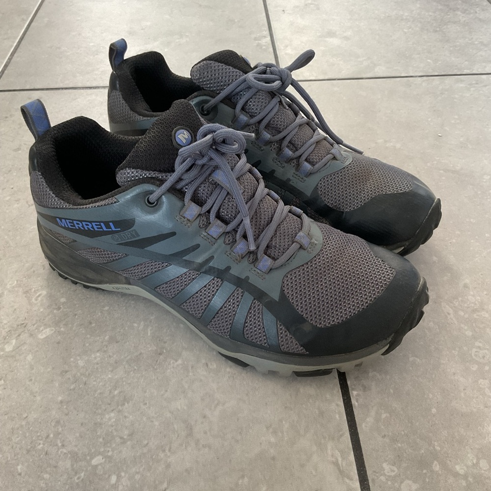 Merrell women’s siren edge Q2 Gray and blue waterproof hiking Trail Sneakers 7.5